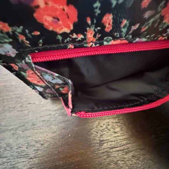 Madison Spencer Wristlet Floral Wallet 4x6 Zipper Coin Credit Card ID Unused - Picture 4 of 10